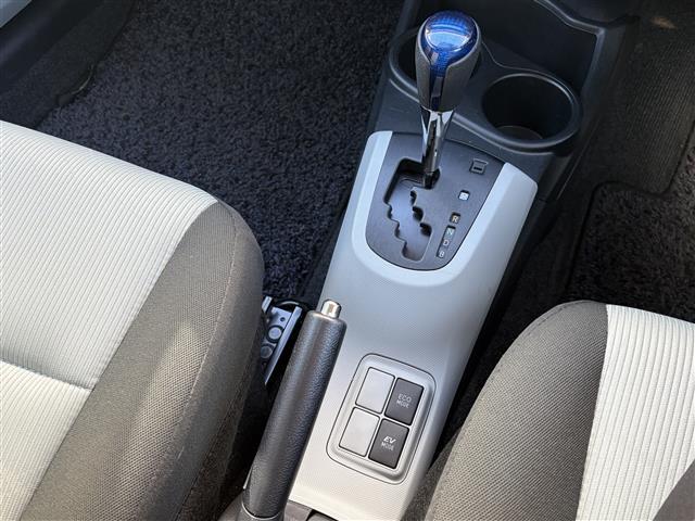 アクア Ｓ　ワンオーナー　スマートキー　プッシュスタート　純正ナビ　バックカメラ　ＬＥＤヘッドライト　フォグライト　オートライト　ウィンカーミラー　電格ミラー　革巻ステアリング　ステアリングスイッチ　オートライト（26枚目）