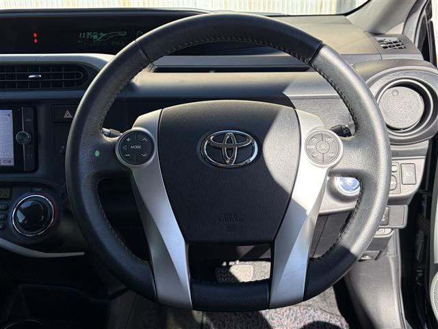 アクア Ｓ　ワンオーナー　スマートキー　プッシュスタート　純正ナビ　バックカメラ　ＬＥＤヘッドライト　フォグライト　オートライト　ウィンカーミラー　電格ミラー　革巻ステアリング　ステアリングスイッチ　オートライト（28枚目）