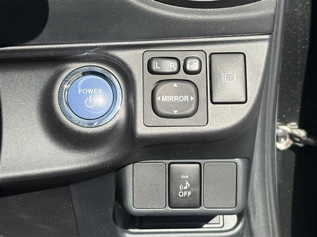 アクア Ｓ　ワンオーナー　スマートキー　プッシュスタート　純正ナビ　バックカメラ　ＬＥＤヘッドライト　フォグライト　オートライト　ウィンカーミラー　電格ミラー　革巻ステアリング　ステアリングスイッチ　オートライト（31枚目）