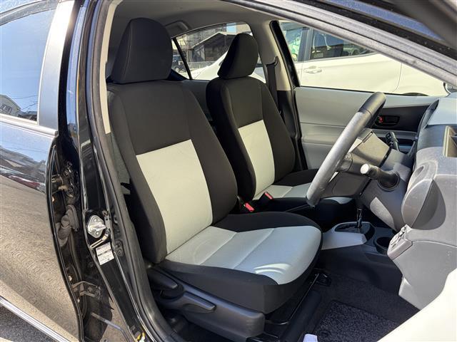 アクア Ｓ　ワンオーナー　スマートキー　プッシュスタート　純正ナビ　バックカメラ　ＬＥＤヘッドライト　フォグライト　オートライト　ウィンカーミラー　電格ミラー　革巻ステアリング　ステアリングスイッチ　オートライト（33枚目）