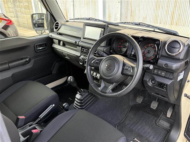 ジムニー ＸＣ　ワンオーナー　衝突軽減　ストラーダナビ　フルセグ　Ｂｌｕｅｔｏｏｔｈ　ＤＶＤ　ＳＤ録音　スマートキー　プッシュスタート　前席シートヒーター　クルーズコントロール　革巻きステアリング　ＬＥＤヘッドライト（20枚目）