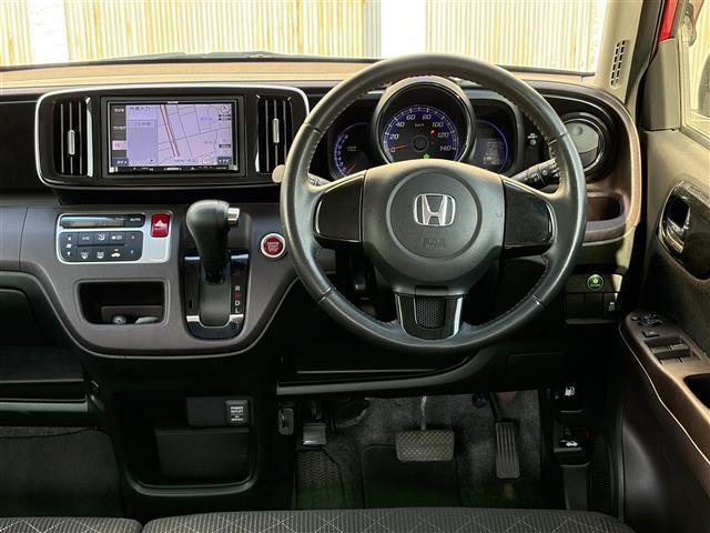 N-ONE プレミアム・Lパッケージ ワンオーナー 赤x黒ツートン色 社外ナビ スマートキー プッシュスタート HIDヘッドライト フォグライト ドライブレコーダー前後 革巻きステアリング ETC オートライト 電格ミラー ターンミラー(26枚目)