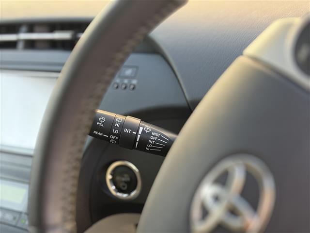 プリウス S LEDエディション 純正ナビ バックカメラ スマートキー プッシュスタート Bluetooth DVD CD AUX TV SD 革巻きステアリング ステアリングスイッチ LEDヘッドライト LEDフォグライト ETC(28枚目)