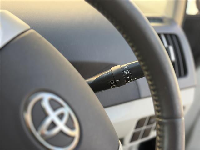 プリウス S LEDエディション 純正ナビ バックカメラ スマートキー プッシュスタート Bluetooth DVD CD AUX TV SD 革巻きステアリング ステアリングスイッチ LEDヘッドライト LEDフォグライト ETC(29枚目)