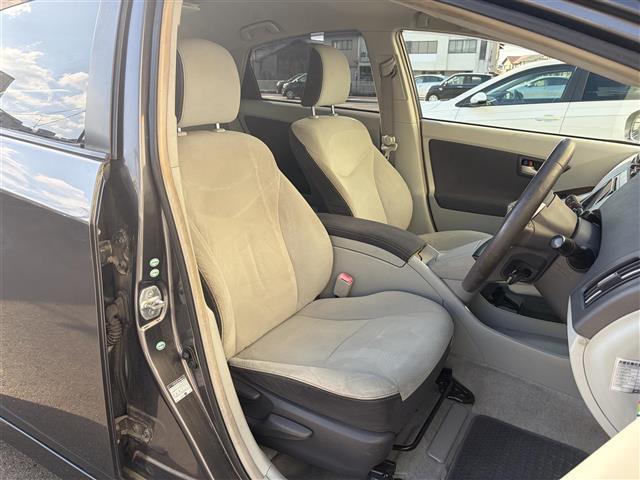 プリウス S LEDエディション 純正ナビ バックカメラ スマートキー プッシュスタート Bluetooth DVD CD AUX TV SD 革巻きステアリング ステアリングスイッチ LEDヘッドライト LEDフォグライト ETC(31枚目)