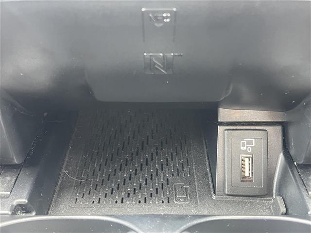 Ｃクラス Ｃ２００ローレウスエディションスポーツプラスパック　ワンオーナー　黒レザーシート　レーダーセーフティＰＫＧ　ナビパック　アンビエントライト　パワーシート　シートヒーター　　ヘッドアップディスプレイ　フルセグ　Ｂｌｕｅｔｏｏｔｈ　前後ドラレコ　禁煙（22枚目）