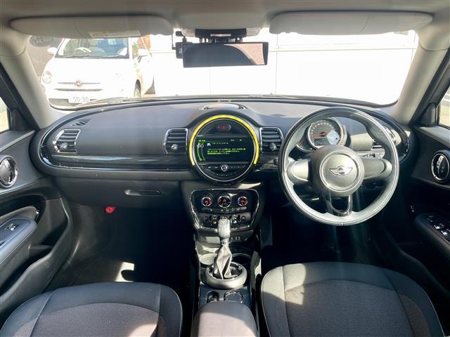 ＭＩＮＩ クーパー　クラブマン　純正ナビ（ＢＴ／ＡＭ，ＦＭ）バックカメラ　社外ドライブレコーダー　アイドリングストップ　リア側コーナーセンサー　純正１７インチアルミ　ＬＥＤヘッドライト　ＥＴＣ　フォグランプ　スマートキー　禁煙車（2枚目）