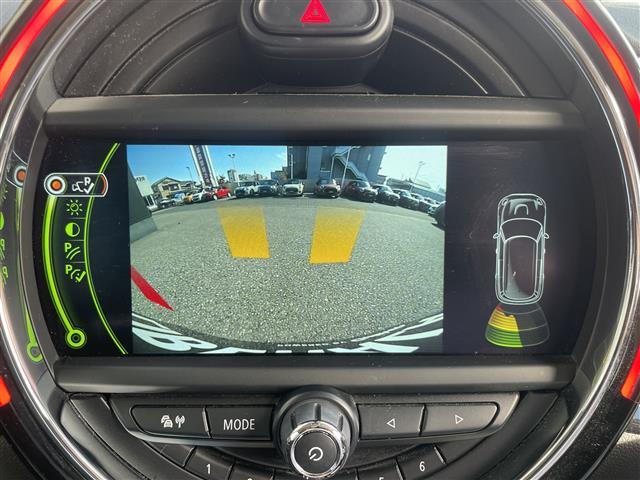 ＭＩＮＩ クーパー　クラブマン　純正ナビ（ＢＴ／ＡＭ，ＦＭ）バックカメラ　社外ドライブレコーダー　アイドリングストップ　リア側コーナーセンサー　純正１７インチアルミ　ＬＥＤヘッドライト　ＥＴＣ　フォグランプ　スマートキー　禁煙車（5枚目）