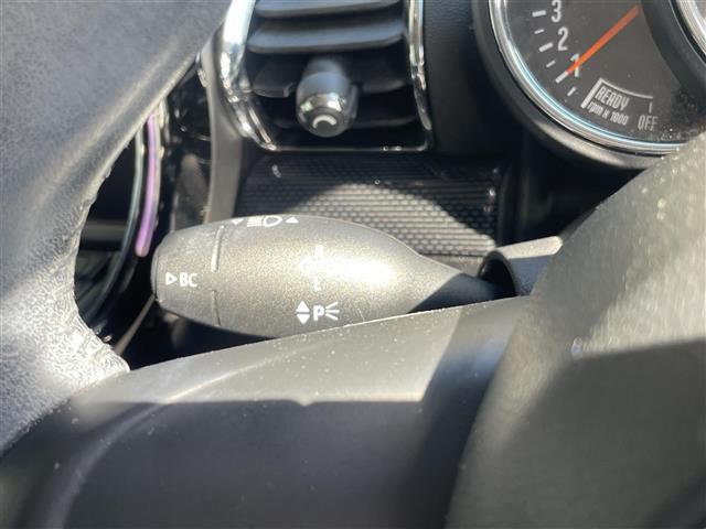 ＭＩＮＩ クーパー　クラブマン　純正ナビ（ＢＴ／ＡＭ，ＦＭ）バックカメラ　社外ドライブレコーダー　アイドリングストップ　リア側コーナーセンサー　純正１７インチアルミ　ＬＥＤヘッドライト　ＥＴＣ　フォグランプ　スマートキー　禁煙車（13枚目）