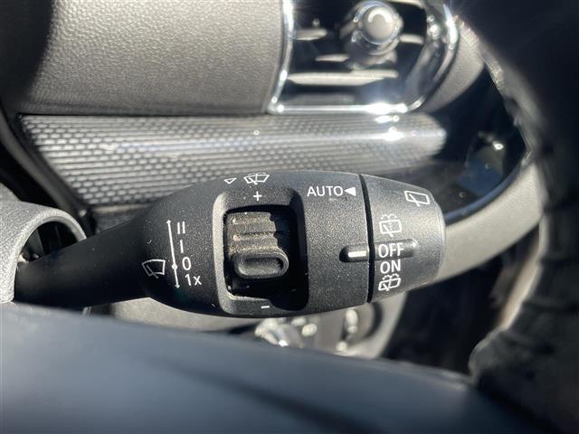 ＭＩＮＩ クーパー　クラブマン　純正ナビ（ＢＴ／ＡＭ，ＦＭ）バックカメラ　社外ドライブレコーダー　アイドリングストップ　リア側コーナーセンサー　純正１７インチアルミ　ＬＥＤヘッドライト　ＥＴＣ　フォグランプ　スマートキー　禁煙車（14枚目）