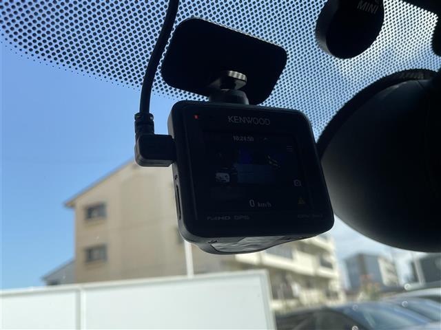 ＭＩＮＩ クーパー　クラブマン　純正ナビ（ＢＴ／ＡＭ，ＦＭ）バックカメラ　社外ドライブレコーダー　アイドリングストップ　リア側コーナーセンサー　純正１７インチアルミ　ＬＥＤヘッドライト　ＥＴＣ　フォグランプ　スマートキー　禁煙車（17枚目）