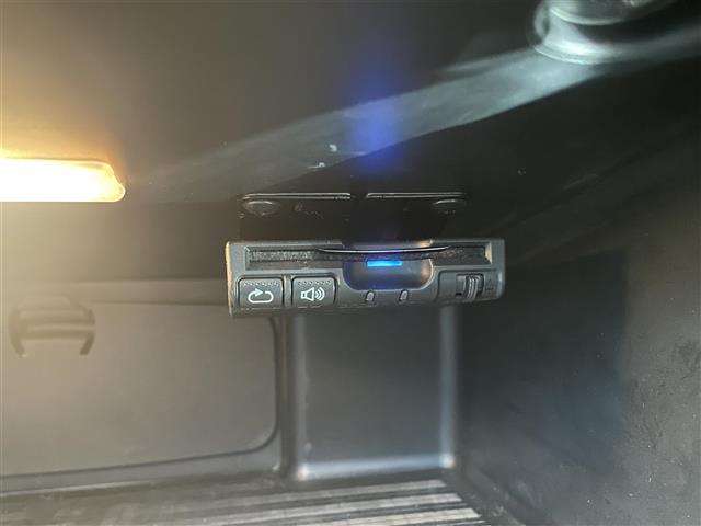 ＭＩＮＩ クーパー　クラブマン　純正ナビ（ＢＴ／ＡＭ，ＦＭ）バックカメラ　社外ドライブレコーダー　アイドリングストップ　リア側コーナーセンサー　純正１７インチアルミ　ＬＥＤヘッドライト　ＥＴＣ　フォグランプ　スマートキー　禁煙車（18枚目）