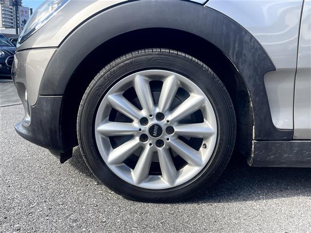 ＭＩＮＩ クーパー　クラブマン　純正ナビ（ＢＴ／ＡＭ，ＦＭ）バックカメラ　社外ドライブレコーダー　アイドリングストップ　リア側コーナーセンサー　純正１７インチアルミ　ＬＥＤヘッドライト　ＥＴＣ　フォグランプ　スマートキー　禁煙車（30枚目）