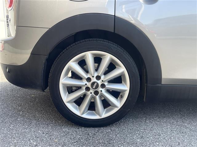 ＭＩＮＩ クーパー　クラブマン　純正ナビ（ＢＴ／ＡＭ，ＦＭ）バックカメラ　社外ドライブレコーダー　アイドリングストップ　リア側コーナーセンサー　純正１７インチアルミ　ＬＥＤヘッドライト　ＥＴＣ　フォグランプ　スマートキー　禁煙車（31枚目）