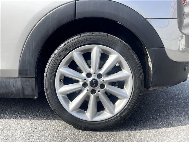 ＭＩＮＩ クーパー　クラブマン　純正ナビ（ＢＴ／ＡＭ，ＦＭ）バックカメラ　社外ドライブレコーダー　アイドリングストップ　リア側コーナーセンサー　純正１７インチアルミ　ＬＥＤヘッドライト　ＥＴＣ　フォグランプ　スマートキー　禁煙車（32枚目）