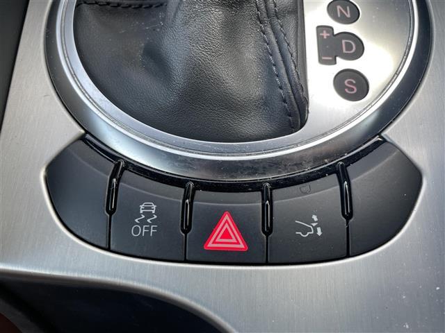 ＴＴクーペ ２．０ＴＦＳＩ　純正ナビ（ＢＴ　フルセグ　ＡＭ／ＦＭ）シートヒーター　ＥＴＣ　レザーシート　オートライト　純正１８インチアルミ（10枚目）