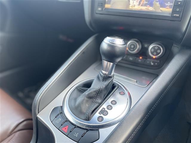 ＴＴクーペ ２．０ＴＦＳＩ　純正ナビ（ＢＴ　フルセグ　ＡＭ／ＦＭ）シートヒーター　ＥＴＣ　レザーシート　オートライト　純正１８インチアルミ（11枚目）