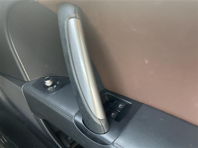 ＴＴクーペ ２．０ＴＦＳＩ　純正ナビ（ＢＴ　フルセグ　ＡＭ／ＦＭ）シートヒーター　ＥＴＣ　レザーシート　オートライト　純正１８インチアルミ（19枚目）