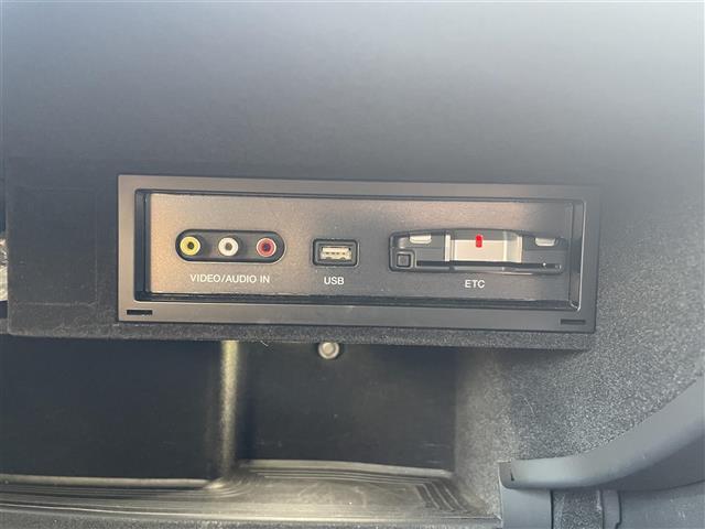 ＴＴクーペ ２．０ＴＦＳＩ　純正ナビ（ＢＴ　フルセグ　ＡＭ／ＦＭ）シートヒーター　ＥＴＣ　レザーシート　オートライト　純正１８インチアルミ（21枚目）