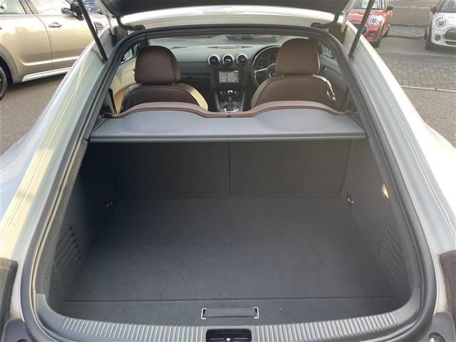 ＴＴクーペ ２．０ＴＦＳＩ　純正ナビ（ＢＴ　フルセグ　ＡＭ／ＦＭ）シートヒーター　ＥＴＣ　レザーシート　オートライト　純正１８インチアルミ（37枚目）