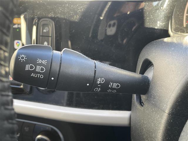 トゥインゴ ＥＤＣ　ワンオーナー　後期モデル　ディスプレイオーディオ　バックカメラ　Ｂｌｕｅｔｏｏｔｈ　ＡｐｐｌｅＣａｒＰｌａｙ　ＵＳＢ　オートライト　コーナーセンサー　クルーズコントロール　スペアキー　禁煙車（12枚目）