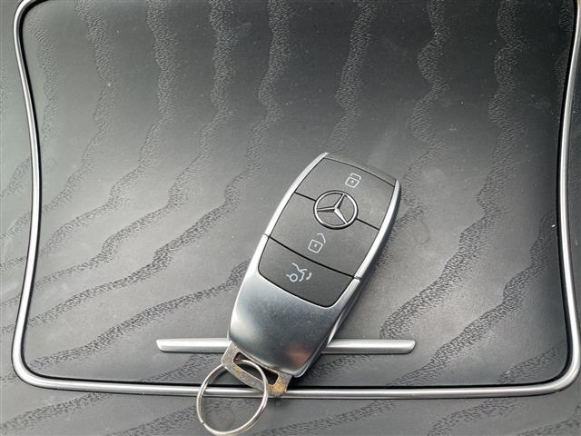 ＧＬＣ ＧＬＣ２２０ｄ　４マチック　ＡＭＧライン　禁煙　ワンオーナー　パノラミックスライディングルーフ　全周囲カメラ　純正ナビ　フルセグ　マルチビームＬＥＤ　レーダーセーフティＰＫＧ　ハーフレザーシート　エアサス　ＡＣＣ　保証書　取扱説明書（19枚目）