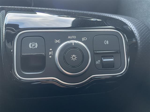 ＣＬＡクラス ＣＬＡ２００ｄ　ＡＭＧライン　禁煙　レーダーセーフティＰＫＧ　アンビエントライト　純正ナビ　バックカメラ　ドラレコ　ＥＴＣ　パドルシフト　シートヒーター　Ｂｌｕｅｔｏｏｔｈ　アダプティブクルーズコントロール（18枚目）