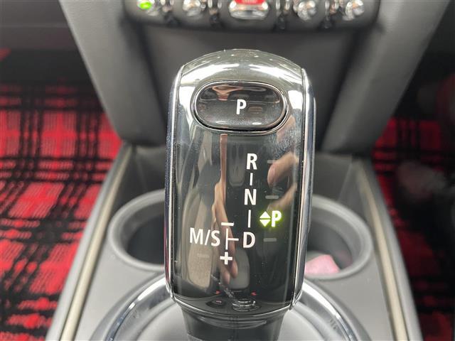 ＭＩＮＩ クーパーＳＤ　クロスオーバー　オール４　禁煙　ワンオーナー　インテリジェントセーフティ　パークトロニック　ＭＩＮＩドライビングモード　アクティブクルーズコントロール　フートオープナー　前後ドラレコ　シートヒーター　スペアキー　ミラーＥＴＣ（9枚目）