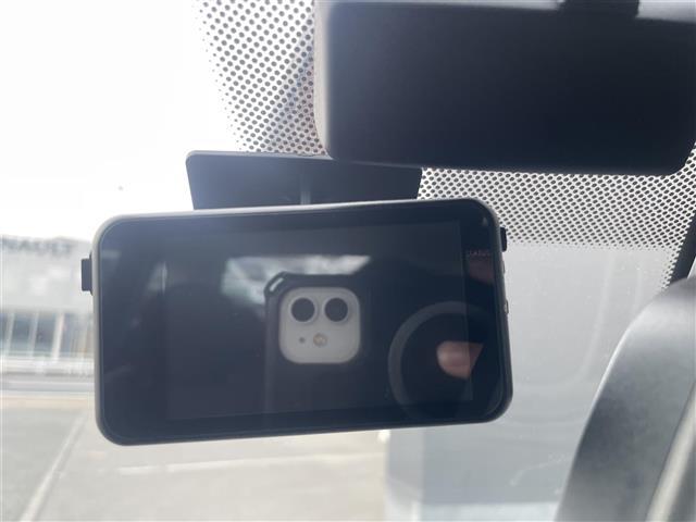 ＭＩＮＩ クーパーＤ　クロスオーバー　禁煙　クラシックトリム　純正ナビ　ＡｐｐｌｅＣａｒＰｌａｙ　パークトロニック　ＭＩＮＩドライビングモード　アンビエントライト　１８インチブラックピンスポークアルミ　バックカメラ　ドラレコ　ＥＴＣ（12枚目）