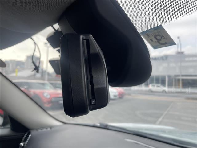 ＭＩＮＩ クーパーＤ　クロスオーバー　禁煙　クラシックトリム　純正ナビ　ＡｐｐｌｅＣａｒＰｌａｙ　パークトロニック　ＭＩＮＩドライビングモード　アンビエントライト　１８インチブラックピンスポークアルミ　バックカメラ　ドラレコ　ＥＴＣ（13枚目）