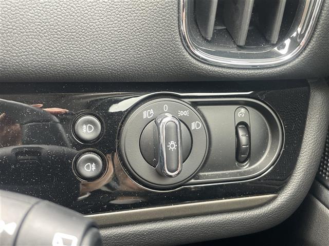 ＭＩＮＩ クーパーＤ　クロスオーバー　禁煙　クラシックトリム　純正ナビ　ＡｐｐｌｅＣａｒＰｌａｙ　パークトロニック　ＭＩＮＩドライビングモード　アンビエントライト　１８インチブラックピンスポークアルミ　バックカメラ　ドラレコ　ＥＴＣ（19枚目）