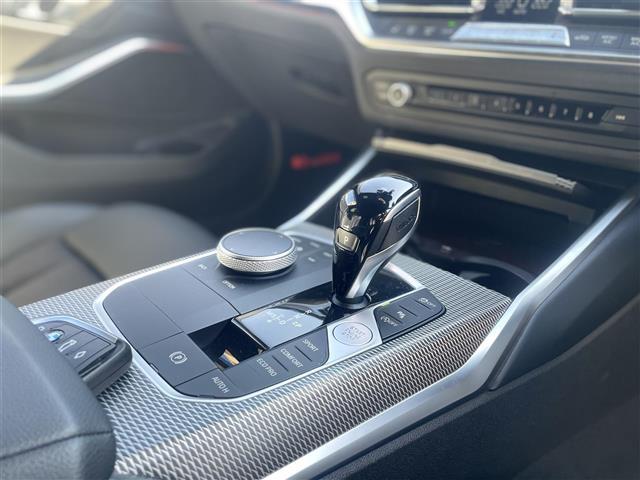 3シリーズ 320d xDriveツーリングMスポーツリミテッド 特別仕様車 サンプロテクションガラス フロントランバーサポート アンビエントライト HiFiスピーカーシステム 前席シートヒーター 前後ドラレコ フットオープナー スマホチャージャー ETC 禁煙車(11枚目)