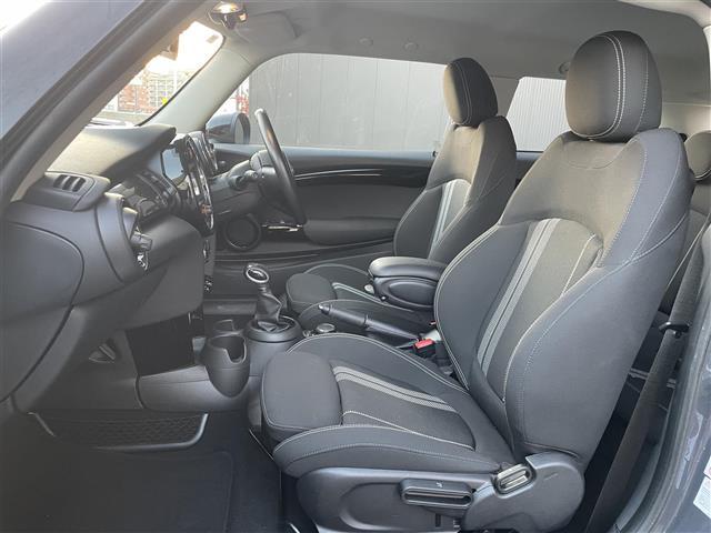 ＭＩＮＩ クーパーＳ　純正ナビ（ＡＭ、ＦＭ／ＢＴ）アンビエントライト　純正オプション１７インチアルミ　ルームミラー一体型ＥＴＣ　オートライト　アイドリングストップ　スマートキー　禁煙車（33枚目）
