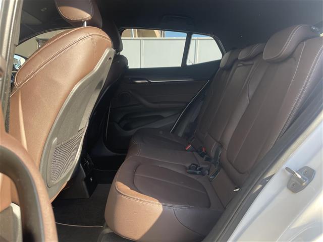 Ｘ２ ｘＤｒｉｖｅ　２０ｉ　ＭスポーツＸ　禁煙　ハイラインＰＫＧ　コンフォートＰＫＧ　アドバンスドセーフティＰＫＧ　ブラウンレザー　前後ドラレコ　純正ナビ　バックカメラ　コーナーセンサー　ヘッドアップディスプレイ　インテリジェントセーフティ（32枚目）