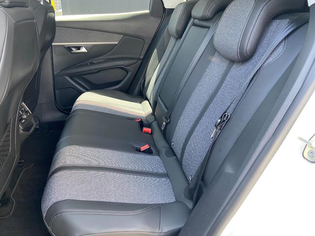 ３００８ ブルーＨＤｉ　スペシャルエディション　ＡＣＣ　レーンキープ　ブラインドスポット　バックカメラ　純正ナビ　ハーフレザー　パヒュームアトマイザー　電動リアゲート　ＥＴＣ　ＬＥＤ　純正１８インチＡＷ（25枚目）