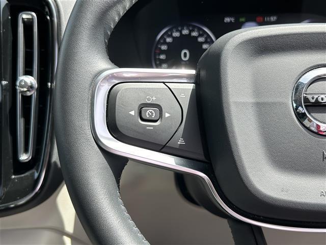 Ｔ４　ＡＷＤ　インスクリプション　ホワイトレザー／ＡＣＣ／衝突軽減／レーンキープアシスト／ｈａｒｍａｎ／ｋａｒｄｏｎ／全方位カメラ／シートヒーター／アイドリングストップ／ナビ／地デジ／ＢＬＩＳ(31枚目)