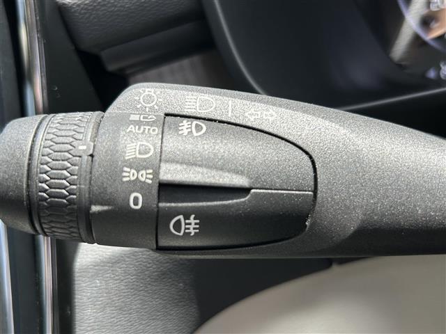 Ｔ４　ＡＷＤ　インスクリプション　ホワイトレザー／ＡＣＣ／衝突軽減／レーンキープアシスト／ｈａｒｍａｎ／ｋａｒｄｏｎ／全方位カメラ／シートヒーター／アイドリングストップ／ナビ／地デジ／ＢＬＩＳ(33枚目)