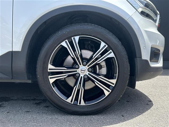 ＸＣ４０ Ｔ４　ＡＷＤ　インスクリプション　ホワイトレザー／ＡＣＣ／衝突軽減／レーンキープアシスト／ｈａｒｍａｎ／ｋａｒｄｏｎ／全方位カメラ／シートヒーター／アイドリングストップ／ナビ／地デジ／ＢＬＩＳ（47枚目）