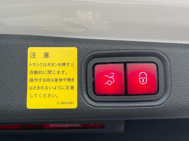 Ｅクラス Ｅ２５０　アバンギャルド　スポーツ　ＡＣＣ／全方位カメラ／純正ナビ／地デジ／ＣａｒＰｌａｙ／パワーシート／シートヒーター／電動トランク／ＬＥＤライト／衝突軽減／キーレスゴー／コーナーセンサー／純正１９インチＡＷ（13枚目）