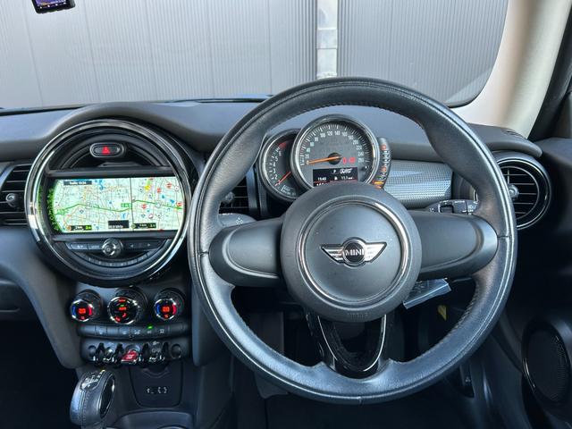 ＭＩＮＩ クーパー　ワンオーナー／純正ナビ／Ｂｌｕｅｔｏｏｔｈ／ＥＴＣ／ドライブレコーダー／アンビエントライト／純正１５インチアルミ／キーレス／アイドリングストップ／ＨＩＤヘッドライト／バックカメラ（4枚目）