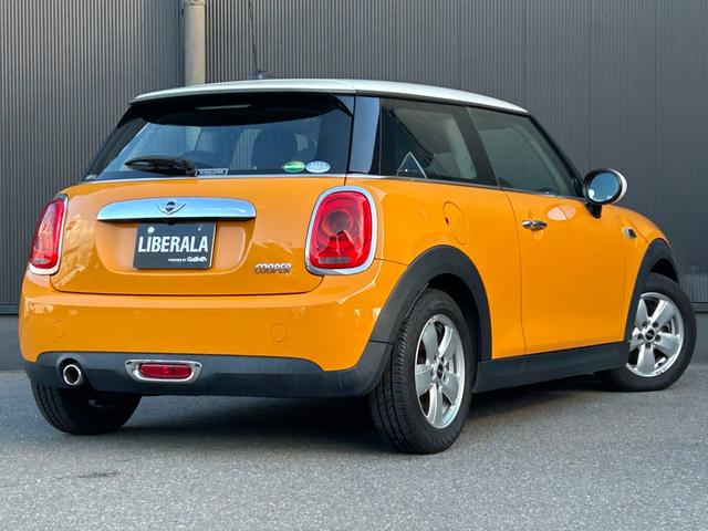 ＭＩＮＩ クーパー　ワンオーナー／純正ナビ／Ｂｌｕｅｔｏｏｔｈ／ＥＴＣ／ドライブレコーダー／アンビエントライト／純正１５インチアルミ／キーレス／アイドリングストップ／ＨＩＤヘッドライト／バックカメラ（50枚目）