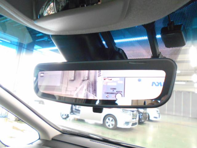 フリードハイブリッド ハイブリッド・クロスターホンダセンシング　禁煙　ワンオーナー　前後カメラ　アドバンスドルームミラ－　追突軽減ブレーキ　サイドエアバッグ　９型ナビ　シートヒーター　スマートキー　ＥＴＣ２．０　フルセグ　ＤＶＤ再生　両パワースライド　ＤＶＤ再生（3枚目）