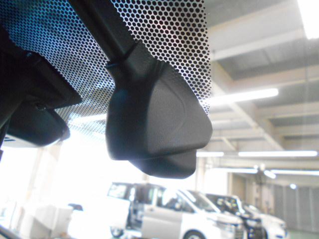 フリードハイブリッド ハイブリッド・クロスターホンダセンシング　禁煙　ワンオーナー　前後カメラ　アドバンスドルームミラ－　追突軽減ブレーキ　サイドエアバッグ　９型ナビ　シートヒーター　スマートキー　ＥＴＣ２．０　フルセグ　ＤＶＤ再生　両パワースライド　ＤＶＤ再生（6枚目）