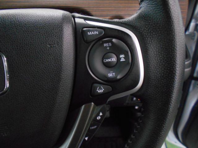 フリードハイブリッド ハイブリッド・クロスターホンダセンシング　禁煙　ワンオーナー　前後カメラ　アドバンスドルームミラ－　追突軽減ブレーキ　サイドエアバッグ　９型ナビ　シートヒーター　スマートキー　ＥＴＣ２．０　フルセグ　ＤＶＤ再生　両パワースライド　ＤＶＤ再生（11枚目）