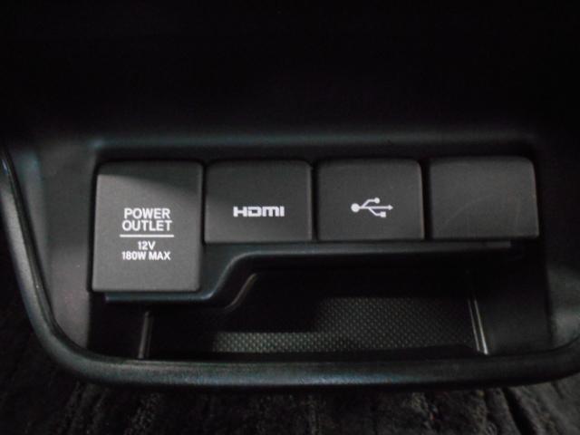 フリードハイブリッド ハイブリッド・クロスターホンダセンシング　禁煙　ワンオーナー　前後カメラ　アドバンスドルームミラ－　追突軽減ブレーキ　サイドエアバッグ　９型ナビ　シートヒーター　スマートキー　ＥＴＣ２．０　フルセグ　ＤＶＤ再生　両パワースライド　ＤＶＤ再生（12枚目）