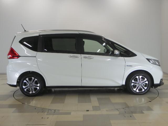 フリードハイブリッド ハイブリッド・クロスターホンダセンシング　禁煙　ワンオーナー　前後カメラ　アドバンスドルームミラ－　追突軽減ブレーキ　サイドエアバッグ　９型ナビ　シートヒーター　スマートキー　ＥＴＣ２．０　フルセグ　ＤＶＤ再生　両パワースライド　ＤＶＤ再生（22枚目）