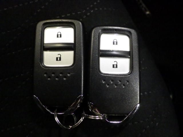 シャトル ハイブリッドZ 禁煙追突軽減ブレーキ サイドエアバッグ あんしんPKG 8型ナビ リアカメラ フルセグ ミュージックラック Bluetooth USB接続 DVD再生 シートヒータ オートリトラミラー パドルシフト(11枚目)