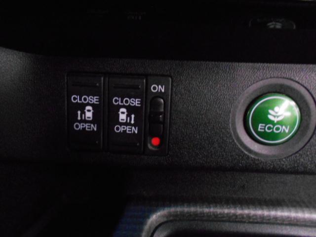 ステップワゴンスパーダ スパーダホンダセンシング リア席モニター 禁煙 ワンオーナー 追突軽減ブレーキ 9型ナビ 前後ドラレコ フルセグ Bluetooth ミュージックラック DVD再生 リアカメラ スマートキー 両パワースライド ドアバイザー(6枚目)