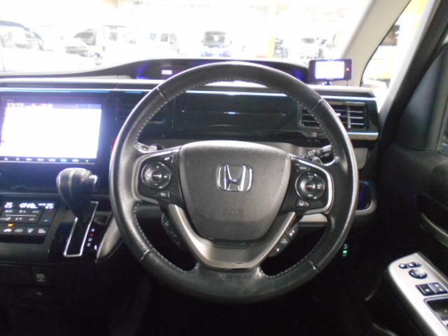 ステップワゴンスパーダ スパーダホンダセンシング リア席モニター 禁煙 ワンオーナー 追突軽減ブレーキ 9型ナビ 前後ドラレコ フルセグ Bluetooth ミュージックラック DVD再生 リアカメラ スマートキー 両パワースライド ドアバイザー(23枚目)