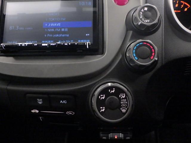 フィット Ｇ　禁煙車　ワンオーナー　ナビ　リアカメラ　Ｂｌｕｅｔｏｏｔｈ　フルセグ　ＤＶＤ再生　ミュージックラック　ＥＴＣ　ドアバイザー　安全ボディ　電格ミラー　運転席助手席エアバッグ　Ｂモニター　キーレスリモコン（4枚目）